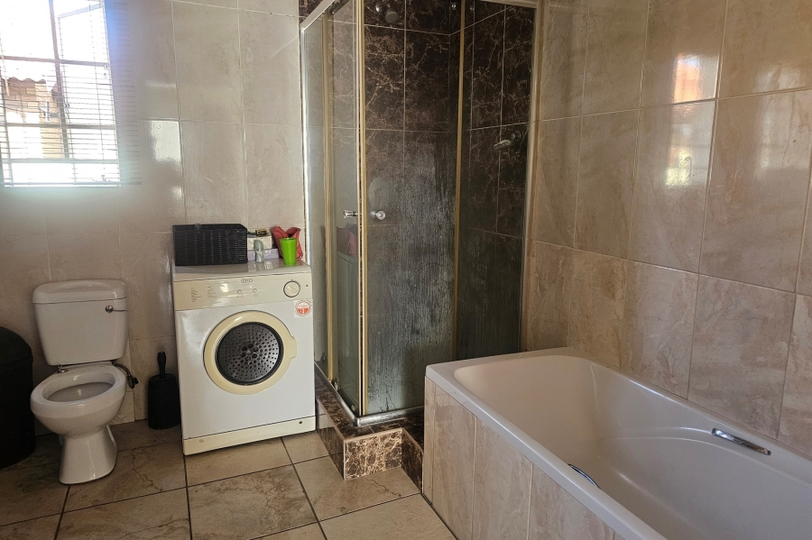 3 Bedroom Property for Sale in Waterval East North West